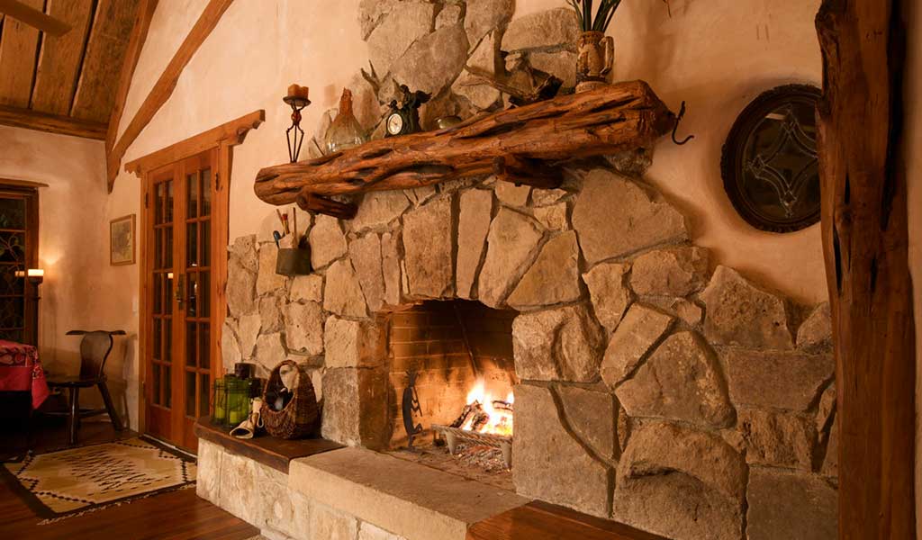 12 Cozy & Beautiful Fireplaces http://www.beautifuldesignmadesimple.com